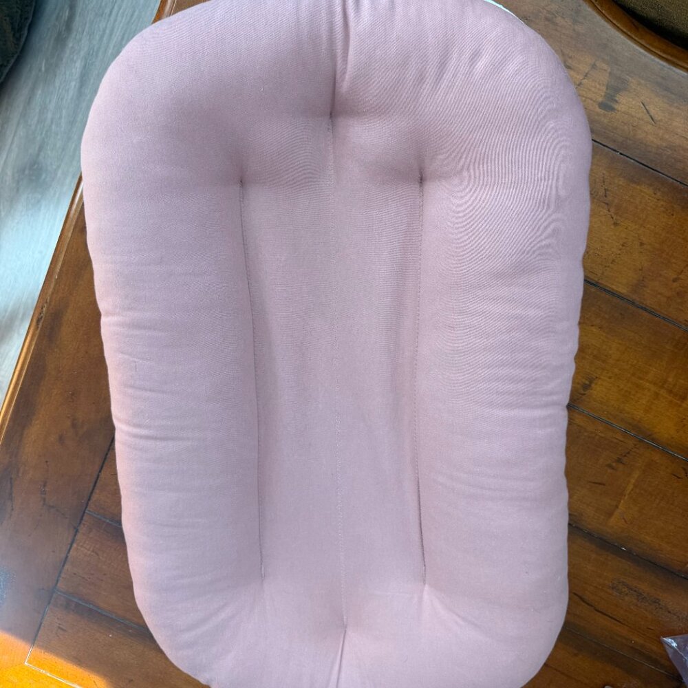 Snuggle Me Organic Infant Lounger (Gumdrop) With Covers and SleepSack - Picture 2 of 11